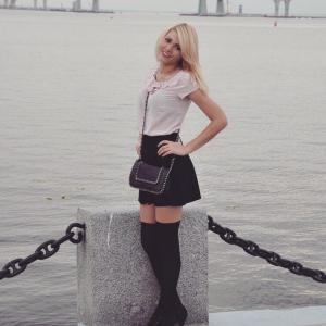Недорогая проститутка Вика, грудь 2 размера  метро Комендантский проспект, Санкт-Петербург